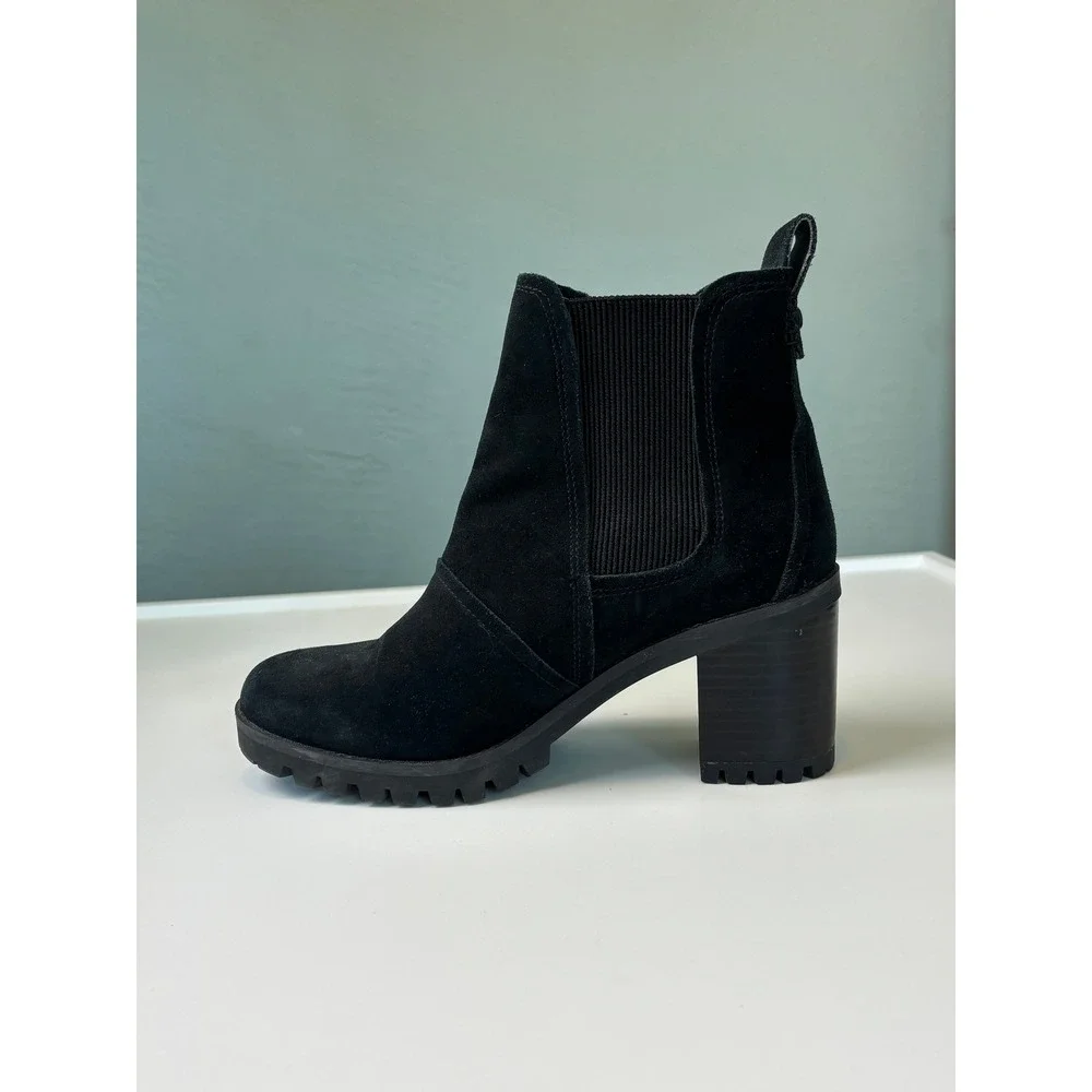 UGG Black Suede Lug Sole Chelsea Boots Block Heel Size 8 Consign